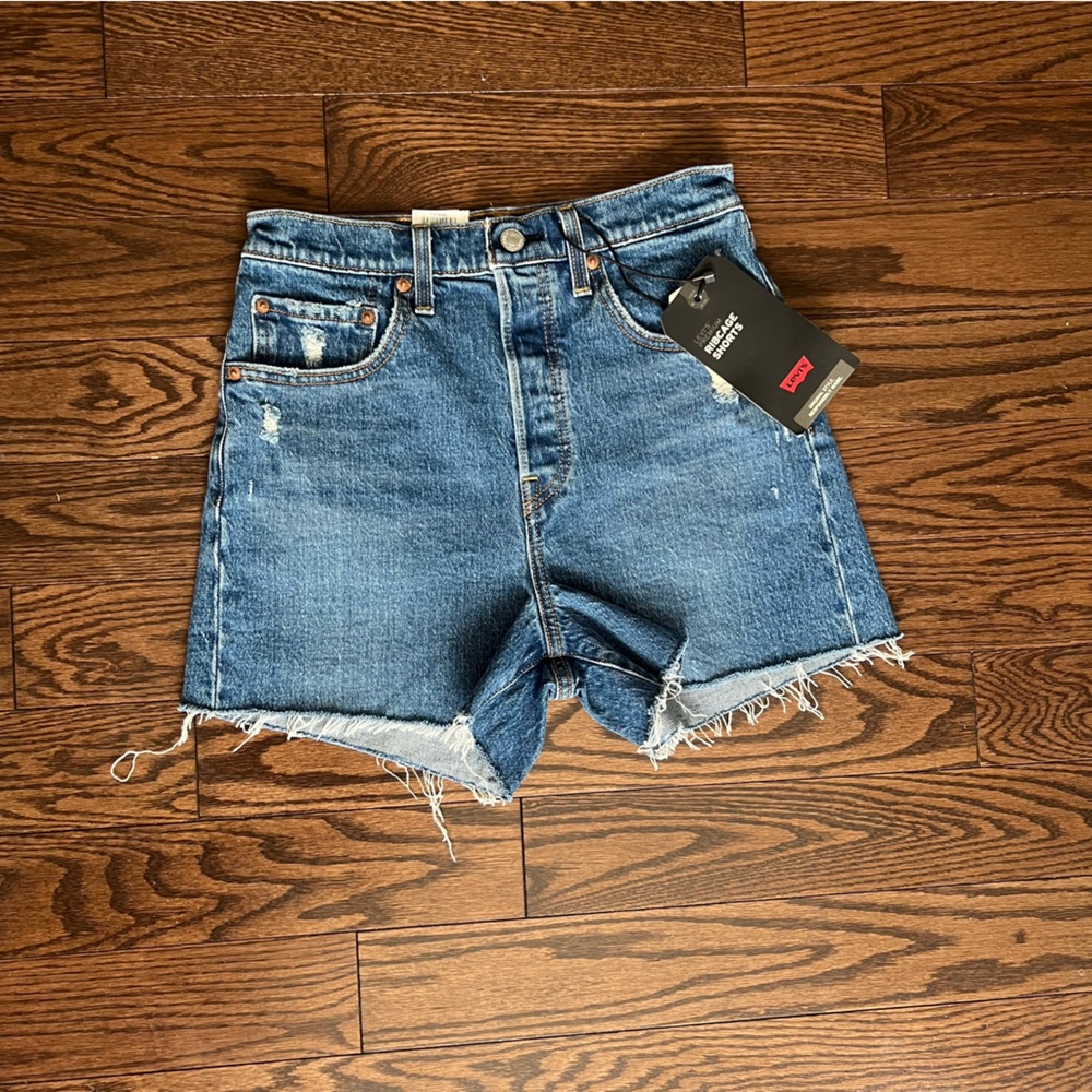 NWT Levi’s Ribcage Medium Wash Denim Cutoff Shorts Size 27